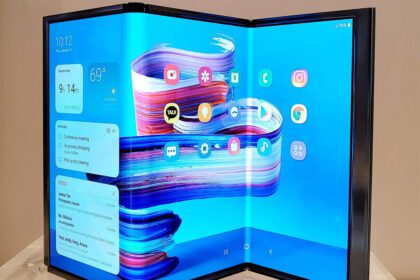 Samsung-Flex-S-and-Flex-G-foldable-device-prototypes-display-the-Fold-and-Flips-future