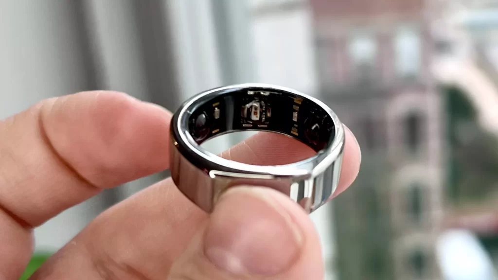 Samsung Galaxy Ring oura generation 3 in hand