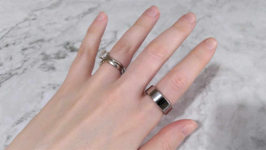 Samsung Galaxy Ring oura generation 3 in fingers