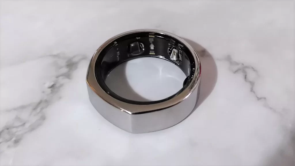 Samsung Galaxy Ring oura generation 3 on the floor